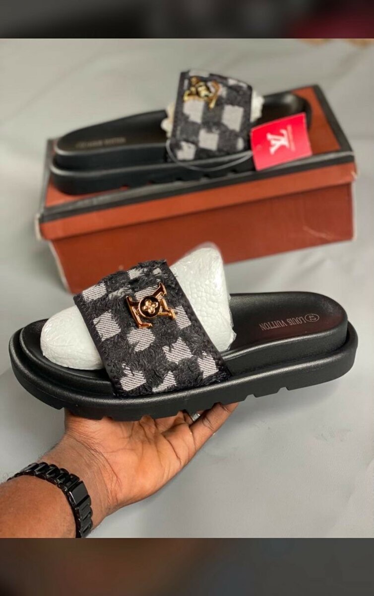 Sandales élégantes avec motifs