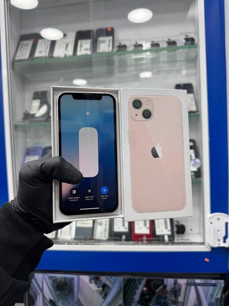 iPhone 13 Rose - Édition Limitée