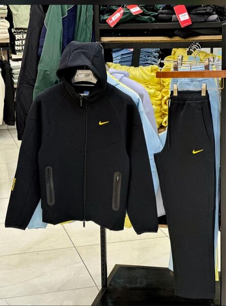 Survet Noir Nike noctar