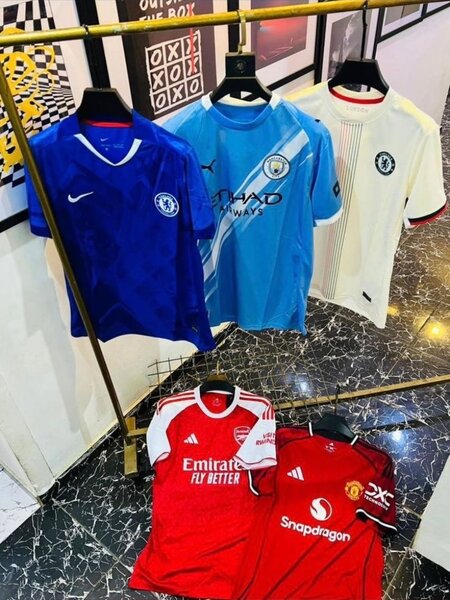 Maillots de football clubs célèbres