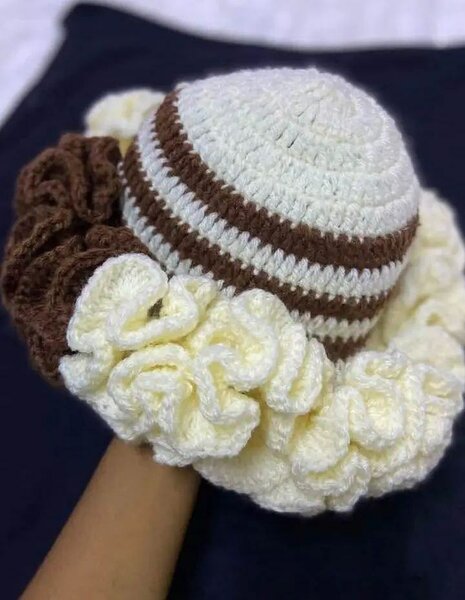 Chapeau en crochet coloré