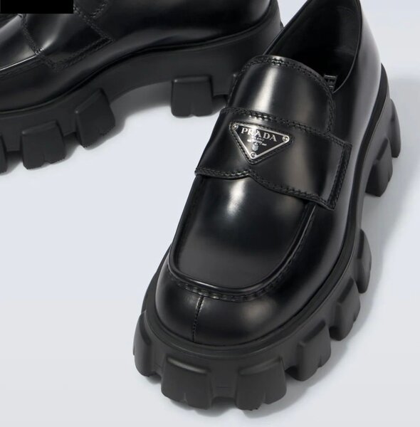 Mocassins Prada en cuir noir