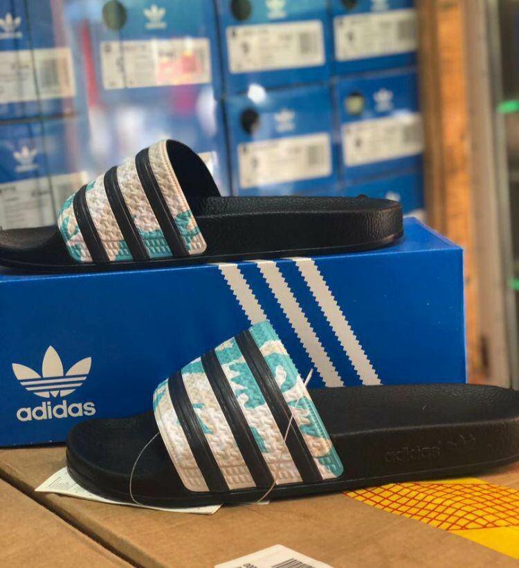 Claquettes original disponible