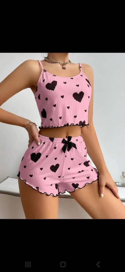 Pyjama court à motifs coeurs