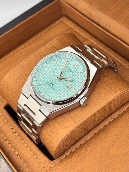 Montre en acier élégante