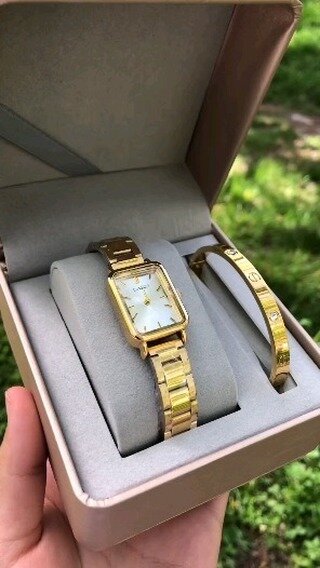 Часы золотистые