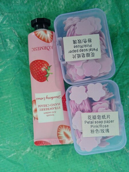 Crème Mains Fraise & Savon Pétales