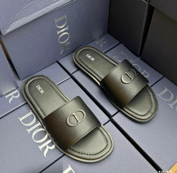 Sandales en cuir noir élégantes