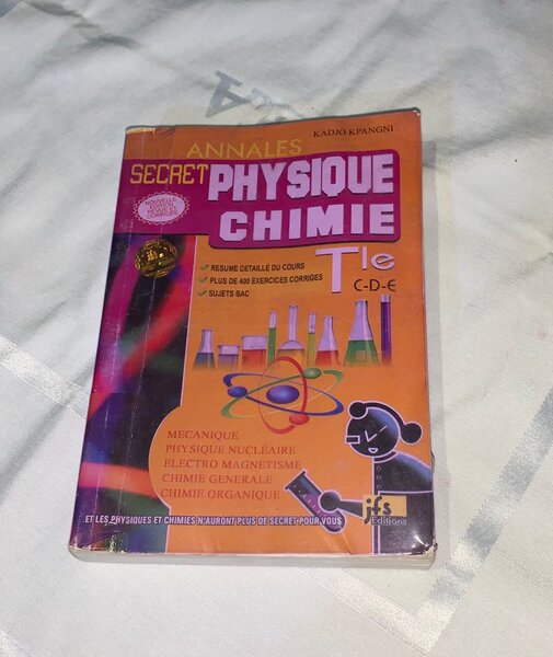 Livre d'annales Physique Chimie