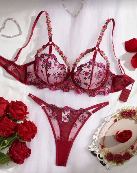 Ensemble lingerie rouge floral