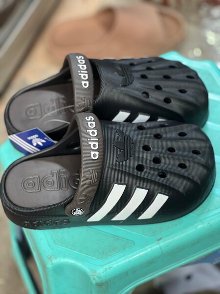 Sandales Adidas pour piscine et plage