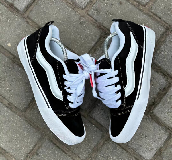 Sneakers noirs et blancs tendance