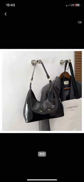 В наличии в черном и красном цвете Новые сумочки лаковые