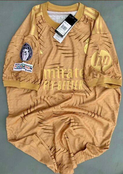 Maillot de football doré