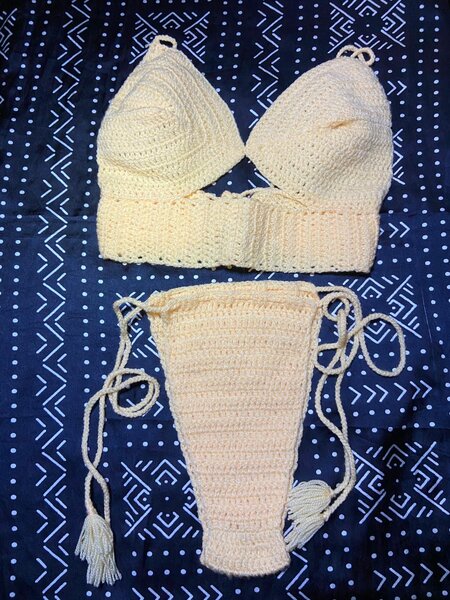 Tenue tricoté  à  la main