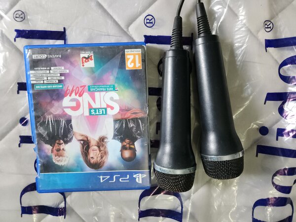 Let's Sing Ps4 avec une paire de micro