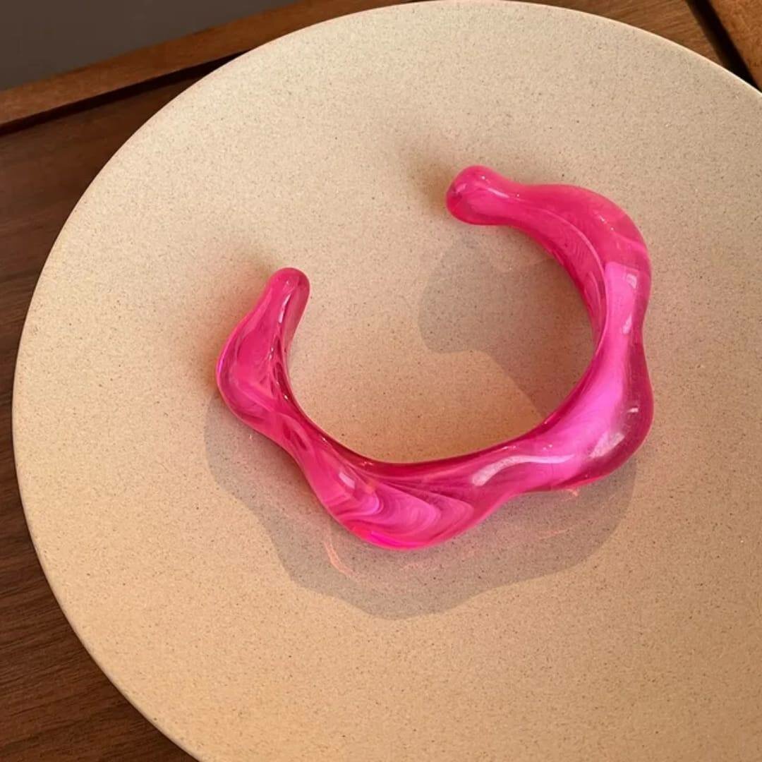 Bracelet en résine ondulée