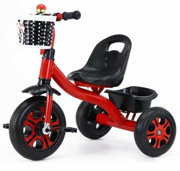 Tricycle enfant rouge avec panier
