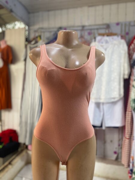 Body femme élégant sans manches