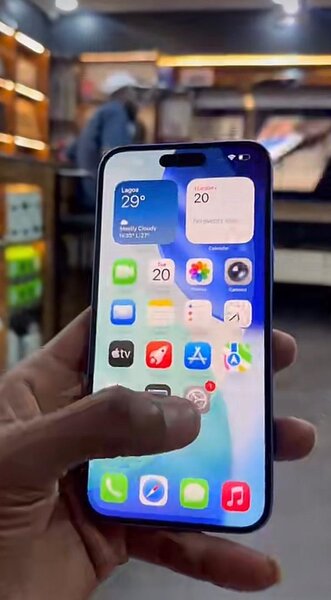 iPhone 16 bleu reconditionné