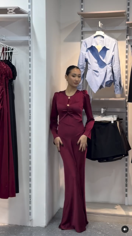 Атласное платье