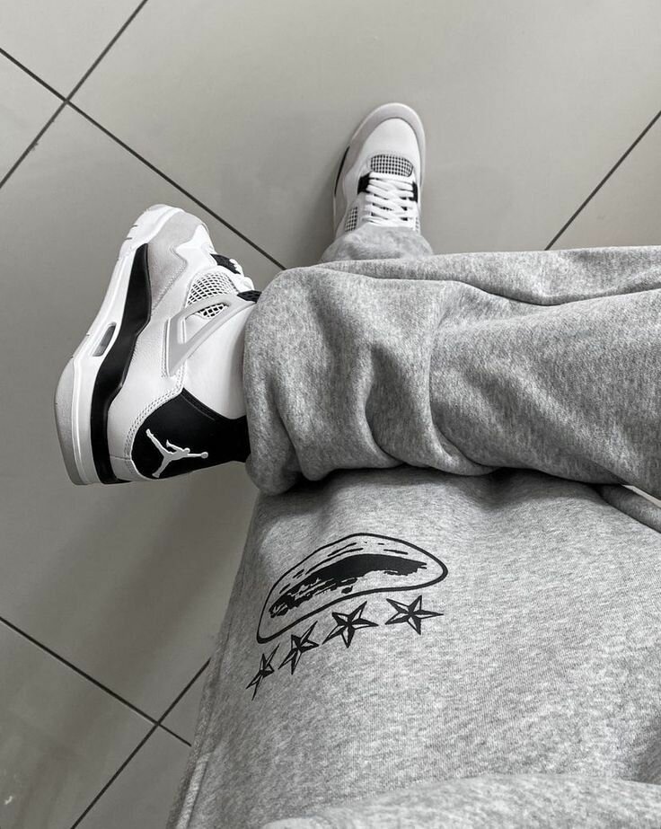 Jordan Retro 4 Military Black