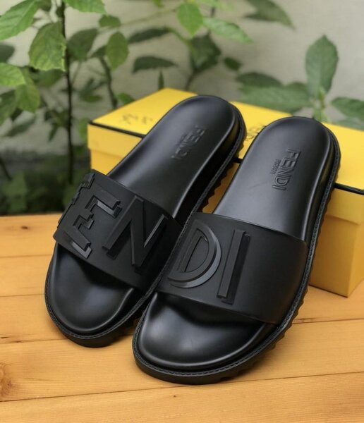 Men fashion slippers