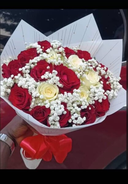 Bouquet de roses rouges et blanches