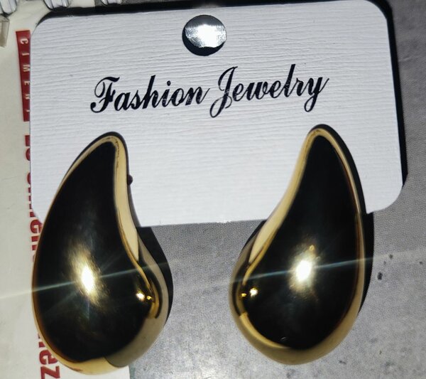 Boucles d'oreilles dorées élégantes