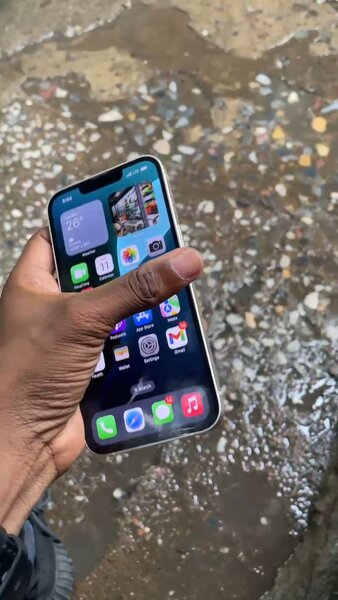 Iphone 13 uk pre owned in excellent condition