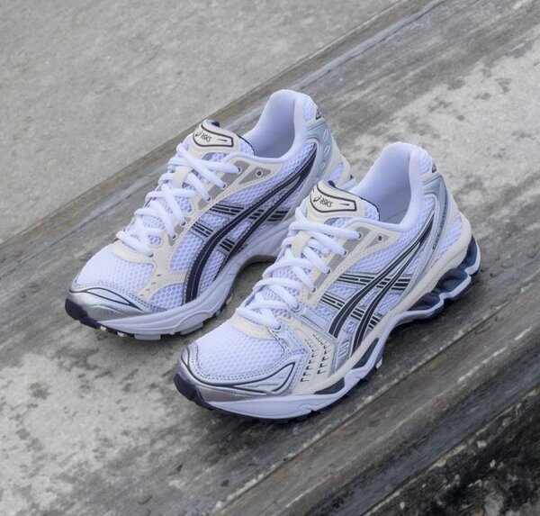 Chaussures de running Asics blanches