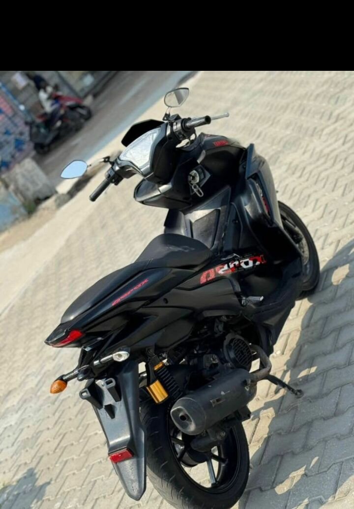 Scooter Yamaha noir Aerox