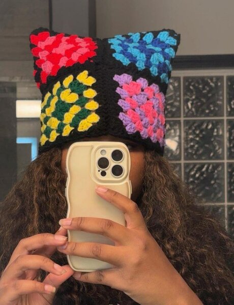 Chapeau au crochet coloré