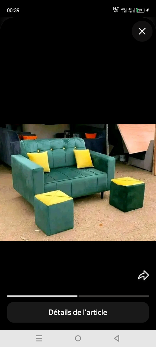 Canapé 3 places avec 2 poufs