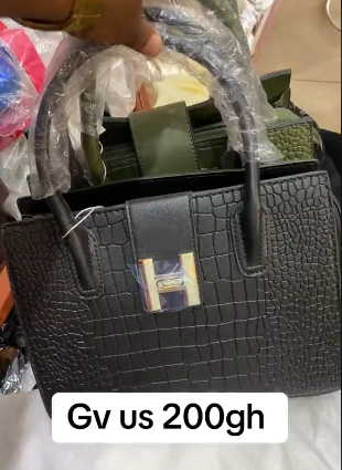 Women's bag with a square shape in black