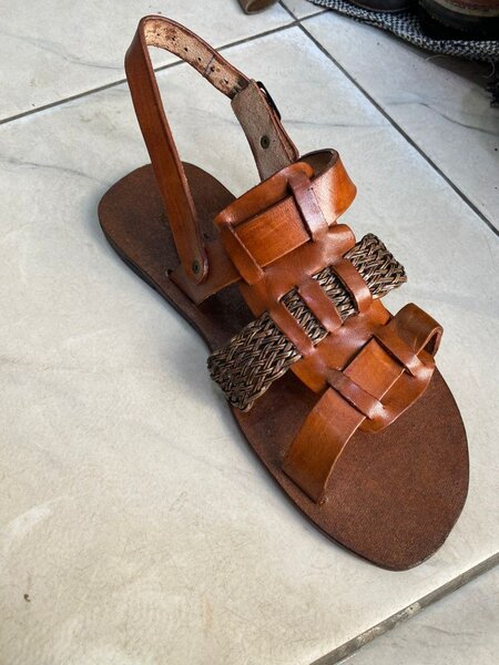 Sandales en cuir rustique