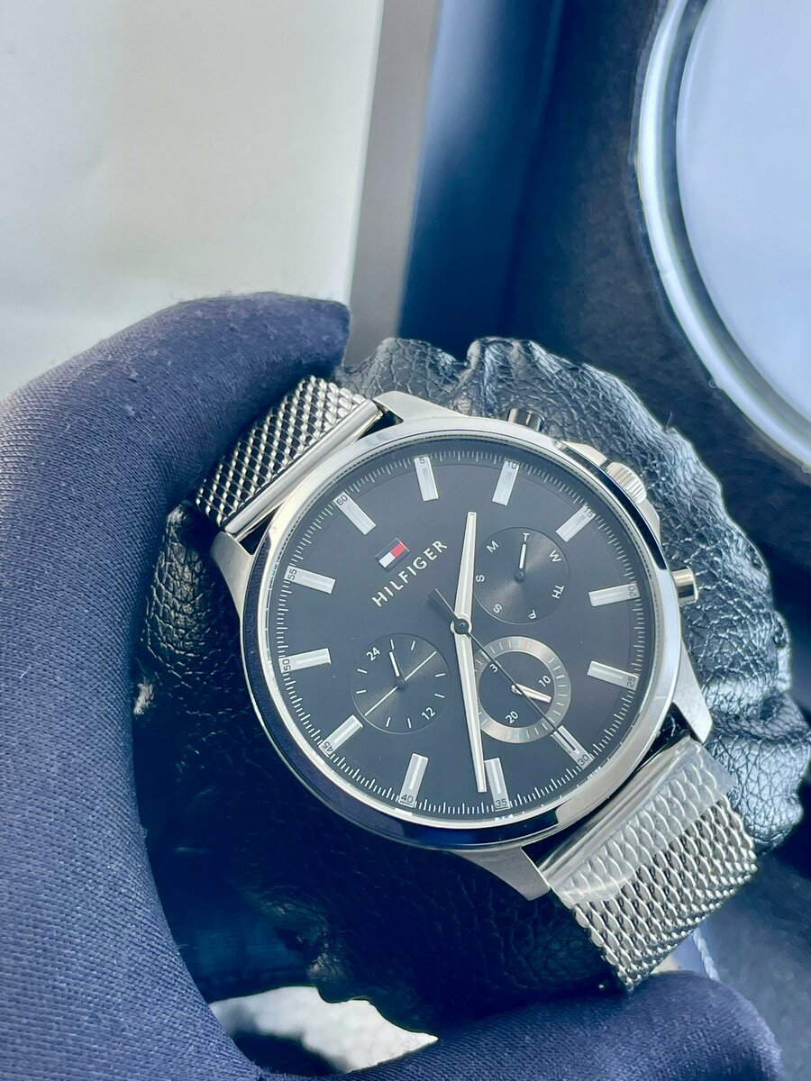 Montre élégante en acier