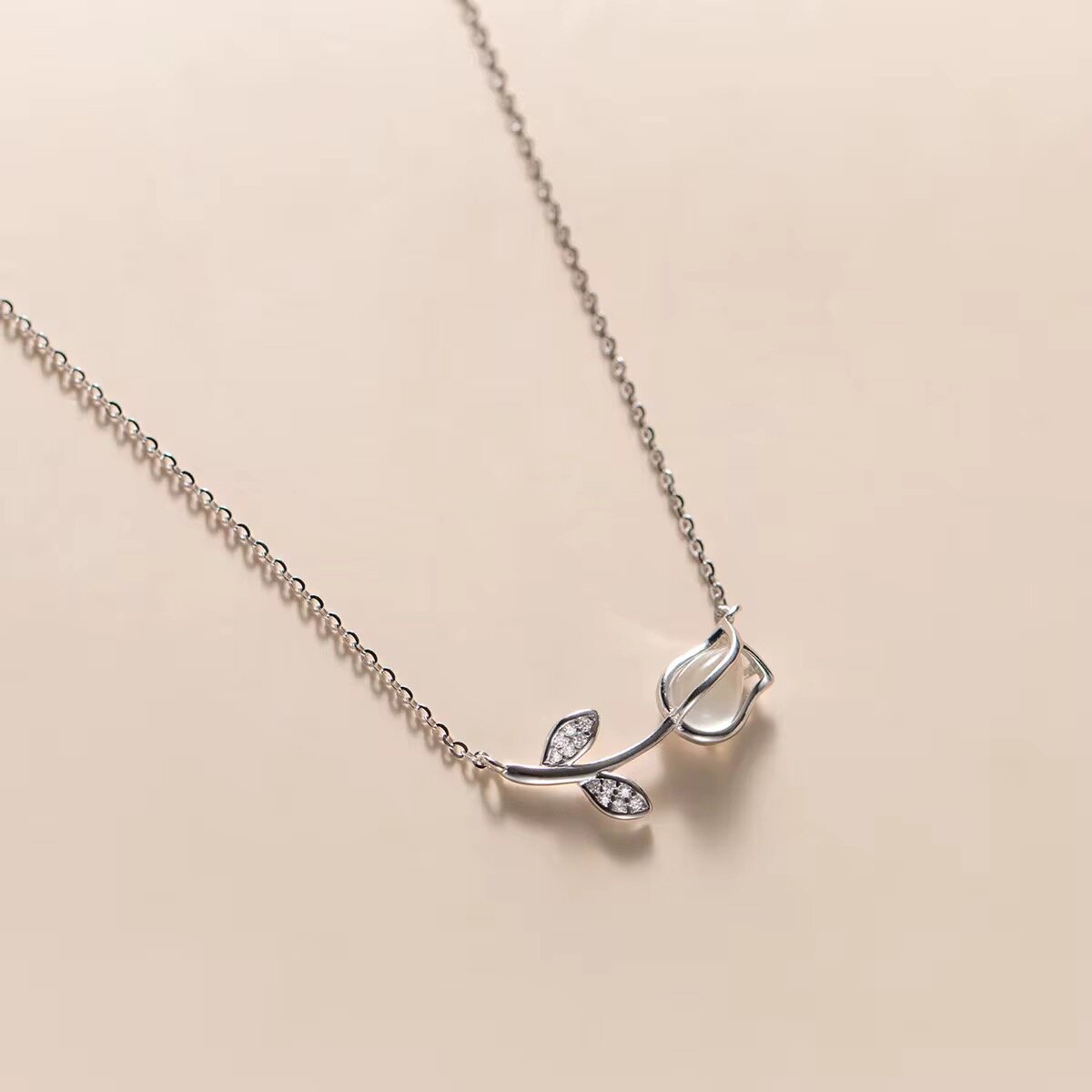 Collier en argent floral élégance