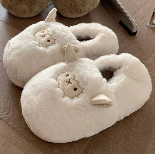 Chaussons moutons en peluche blancs