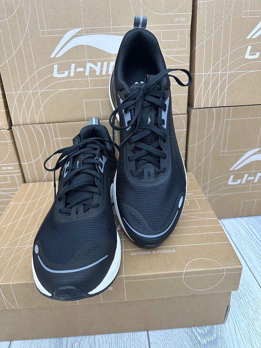 Кроссовки от бренда Li-Ning