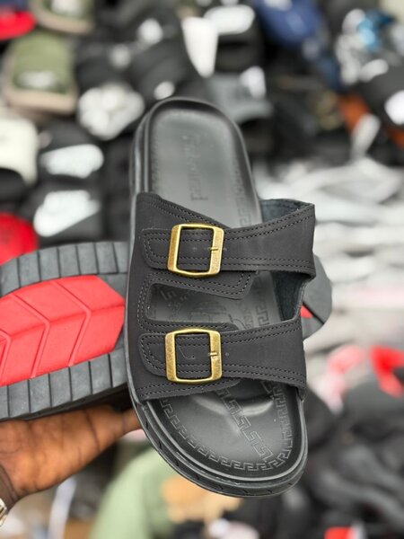 Sandales en cuir à boucles