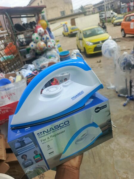 Fer à repasser Nasco puissant