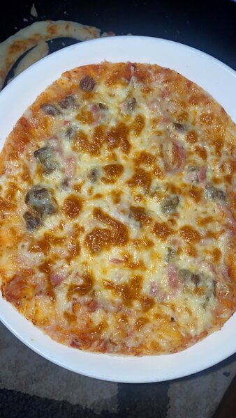 Pizza au fromage viande jambon