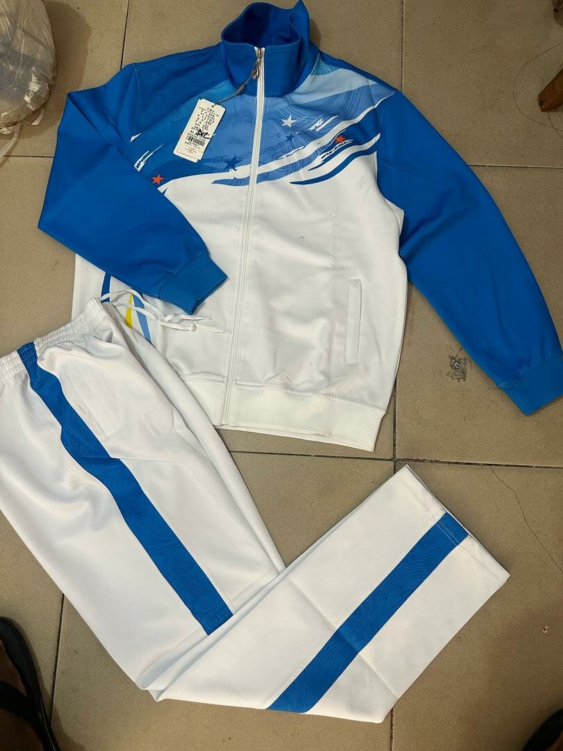 Ensemble de survêtement moderne