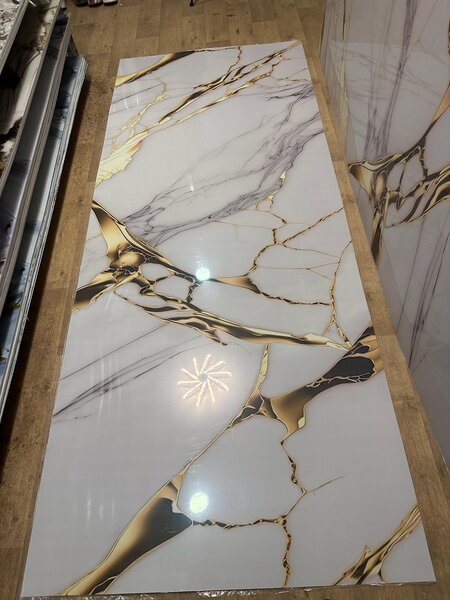 Carrelage grande dalle marbrée