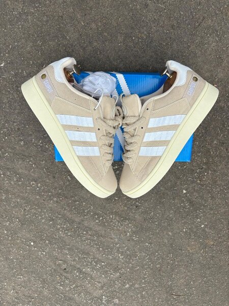 Chaussures Adidas beige et blanc