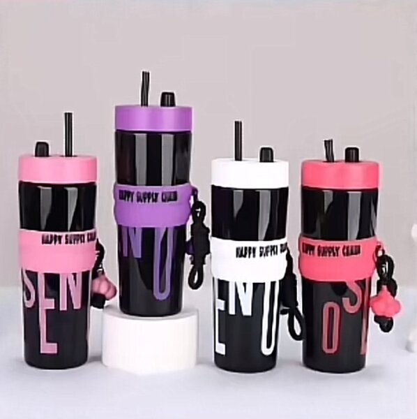 Gourde colorée avec paille