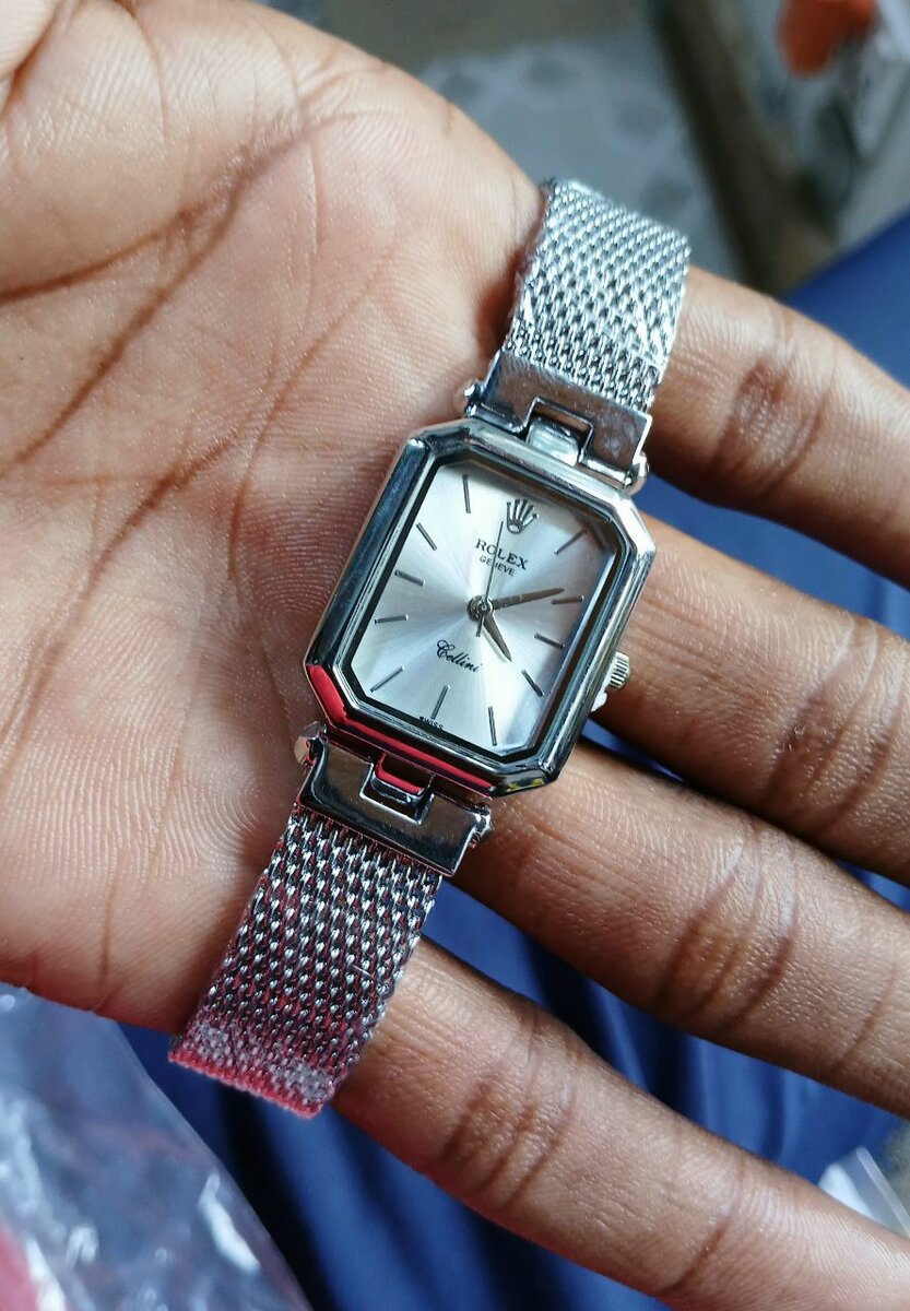 Montre élégante en acier