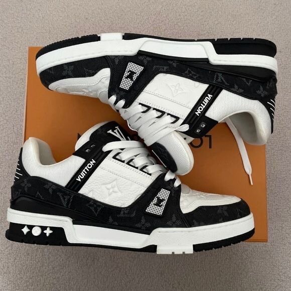 LOUIS VUITTON SNEAKER
