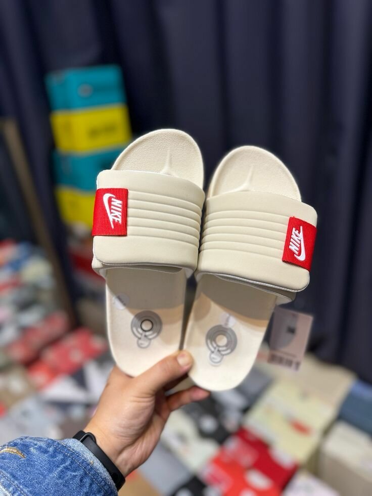 Claquettes Nike confortables